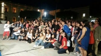 Una folla di giovani conquista Piazza Italia al ritmo del Saving Rock